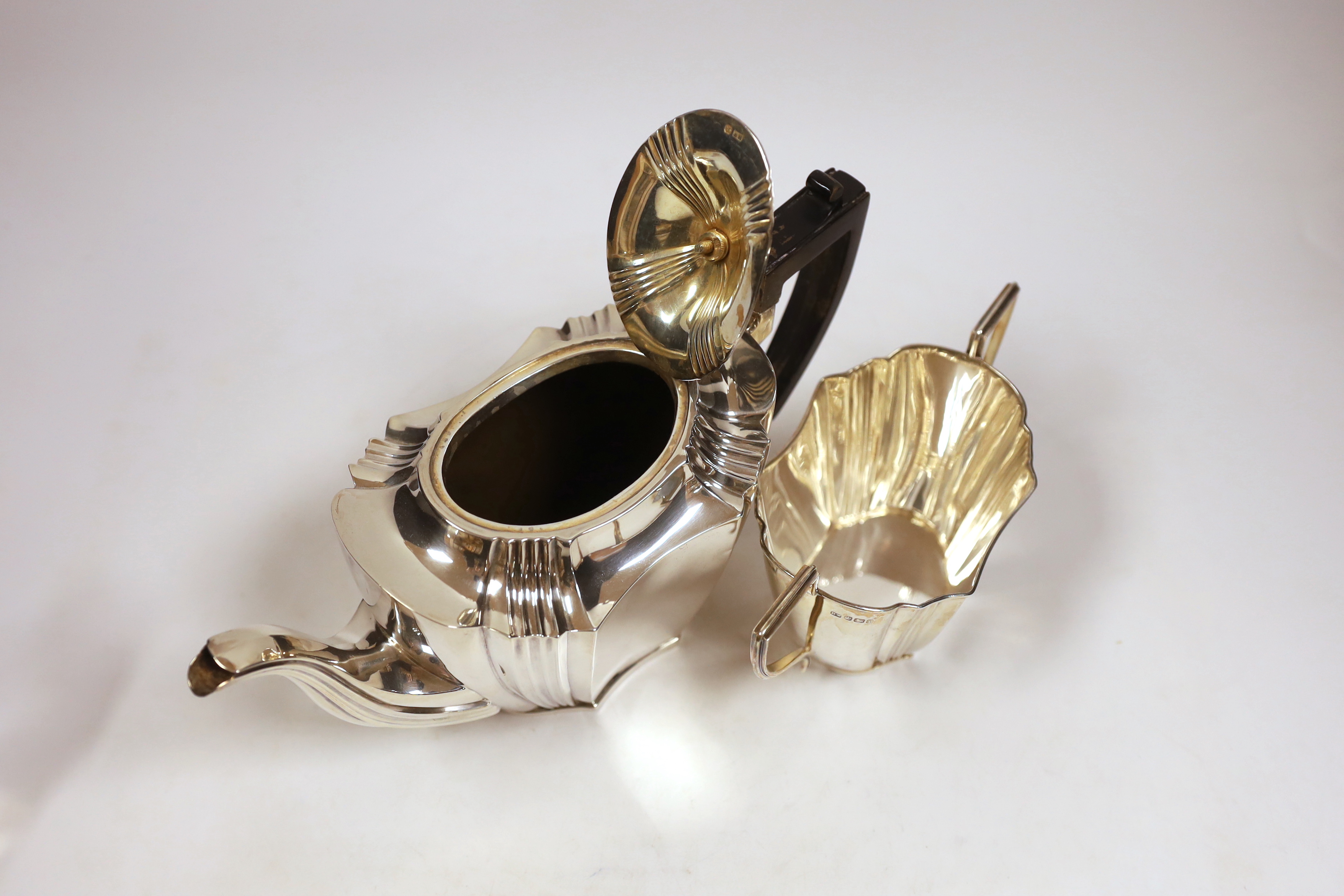 A Victorian/George V three piece silver tea set, Henry Wigful, Sheffield, 1898 & 1911, gross weight 25.9oz.